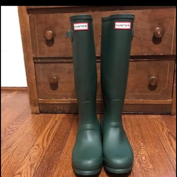 *SOLD* Hunter rain boots (Women’s) - Picture 2 of 5